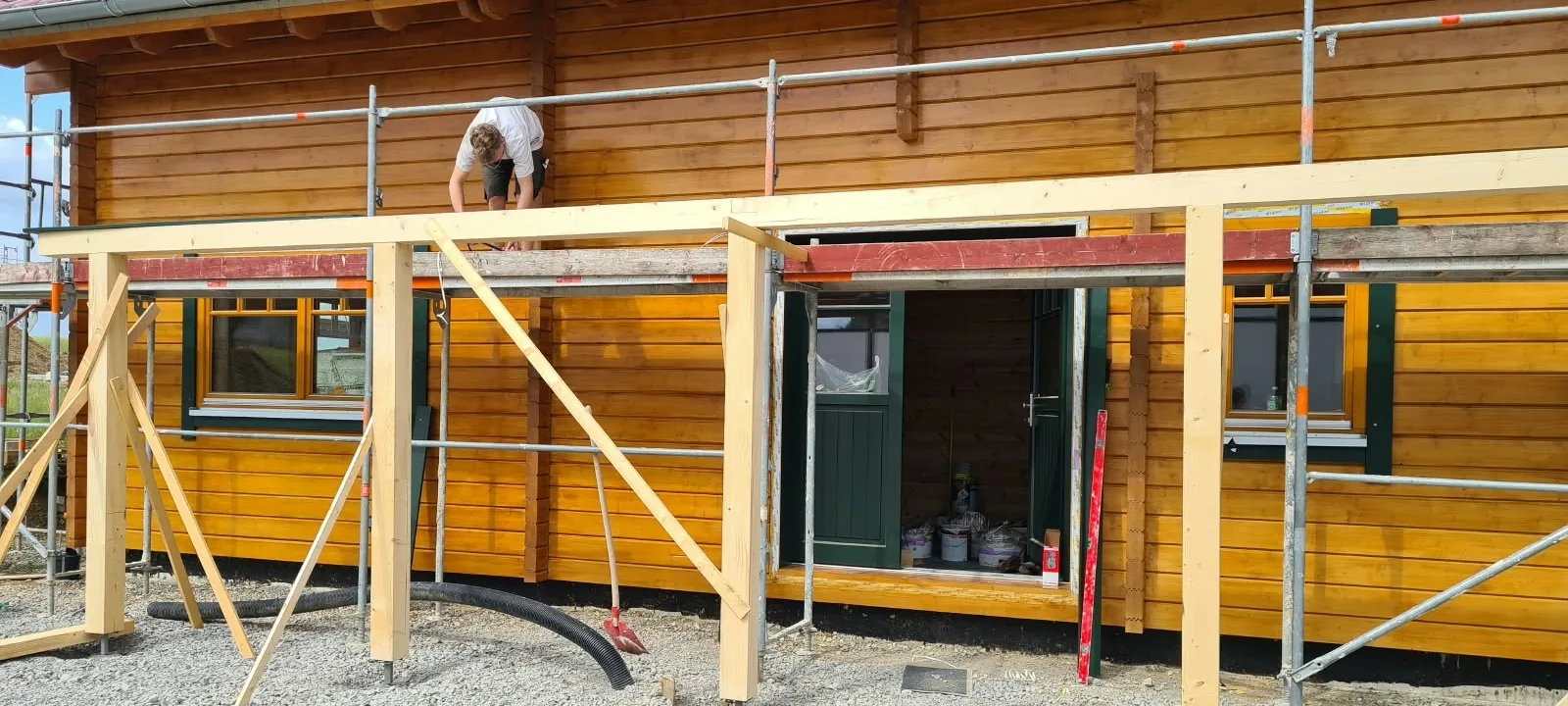 Holzhaus mit Lasur